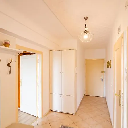Best Rated Central Apartment Vienna - Ac, Wifi, 24H7Days Self Check-In, Board Games, Netflix Exterior foto