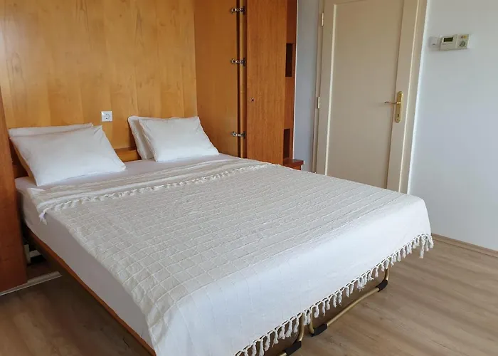 Best Rated Central Apartment Vienna - Ac, Wifi, 24H7Days Self Check-In, Board Games, Netflix