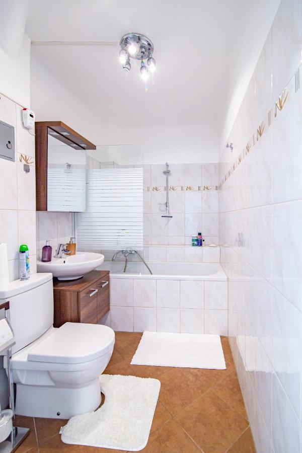 Appartement Rated - Ac, Wifi, 24h7days Self Check-in, Board Games, Netflix *